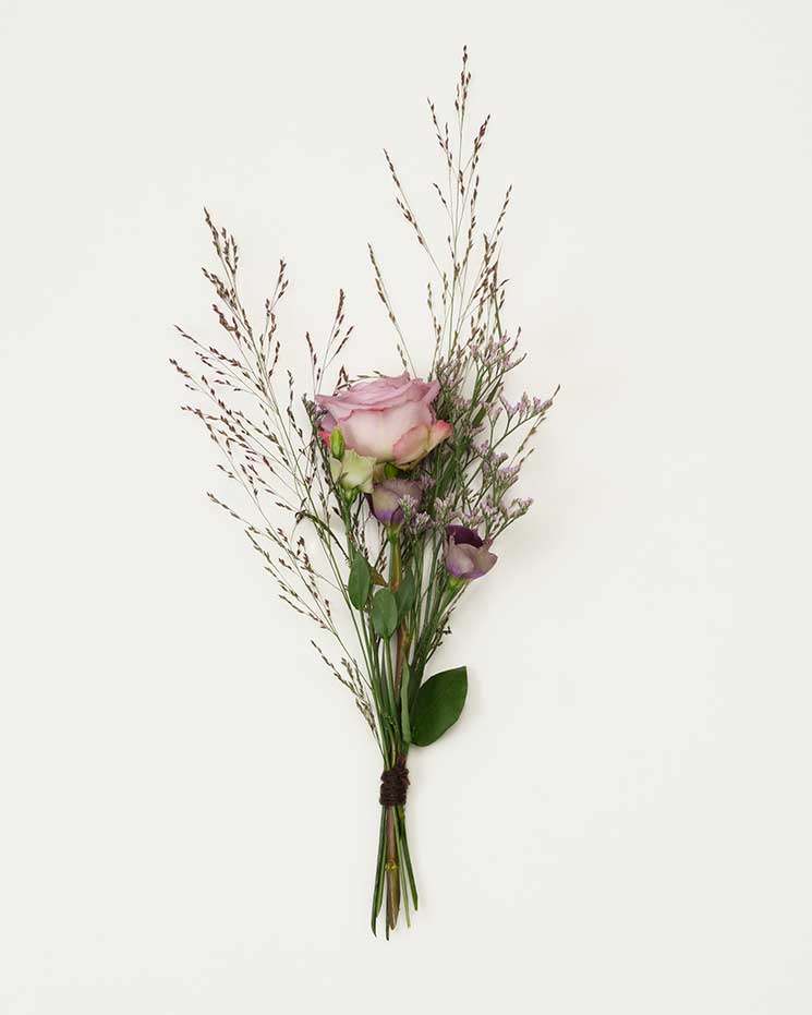 inspo-begravning-färg-blomma-handbukett-lila-ömhet.jpg